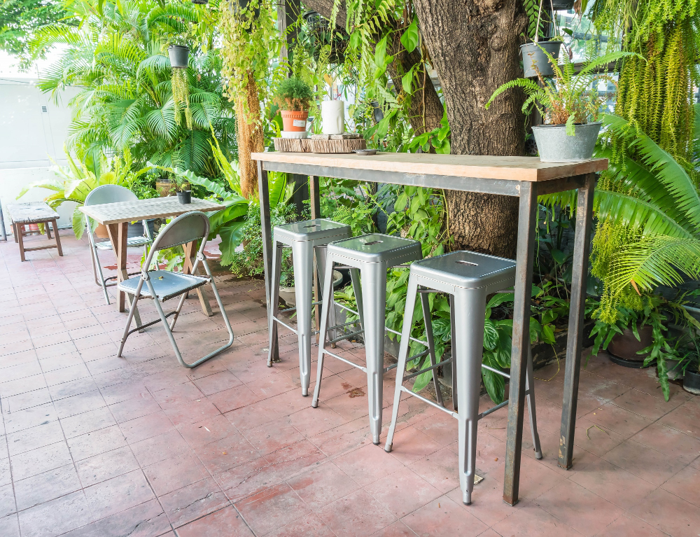 L'assise nomade : chaises pliables ultra-l&eacute;g&egrave;res pour restaurants pop-up
