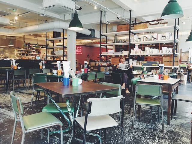 Choisir les chaises pour un restaurant, un bar ou salon de th&eacute;